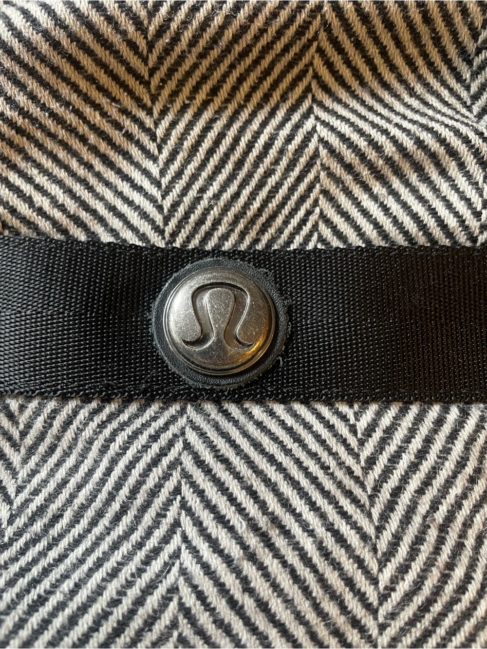 Lululemon Black and White Herringbone Tote - Picture 4 of 10